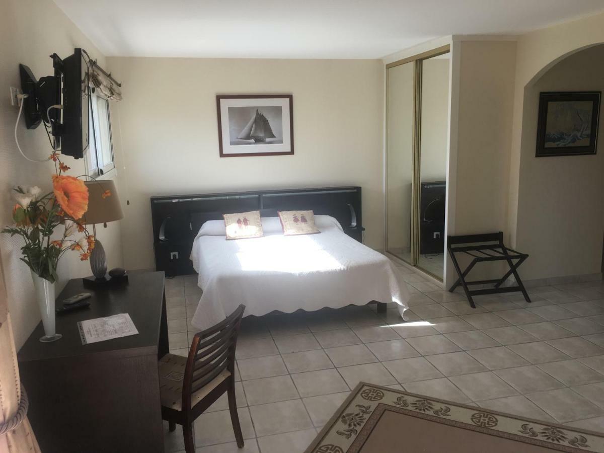 Chambres D'Hotes La Coloniale Varetz ภายนอก รูปภาพ